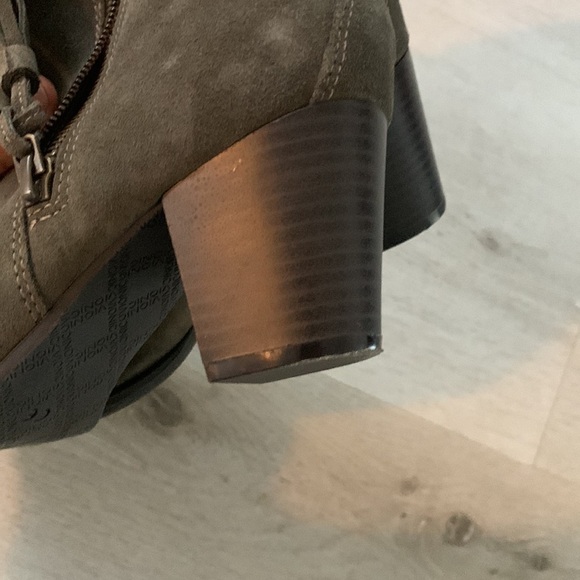 Vionic Madeline Exclusive Olive green size 8.5 Wide  tassels chunky Heels Zipper - Picture 9 of 12